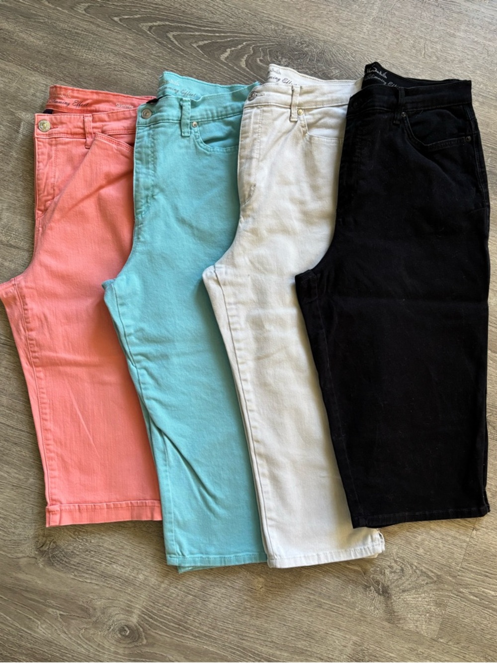 Gloria Vanderbilt Capris — Mint, White, Coral Pink & Black - Picture 2 of 3
